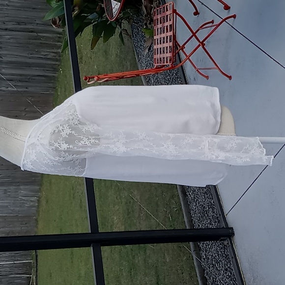 Hollister Women's Lace Long Bell Sleeve White Blouse Size XS - Picture 5 of 12